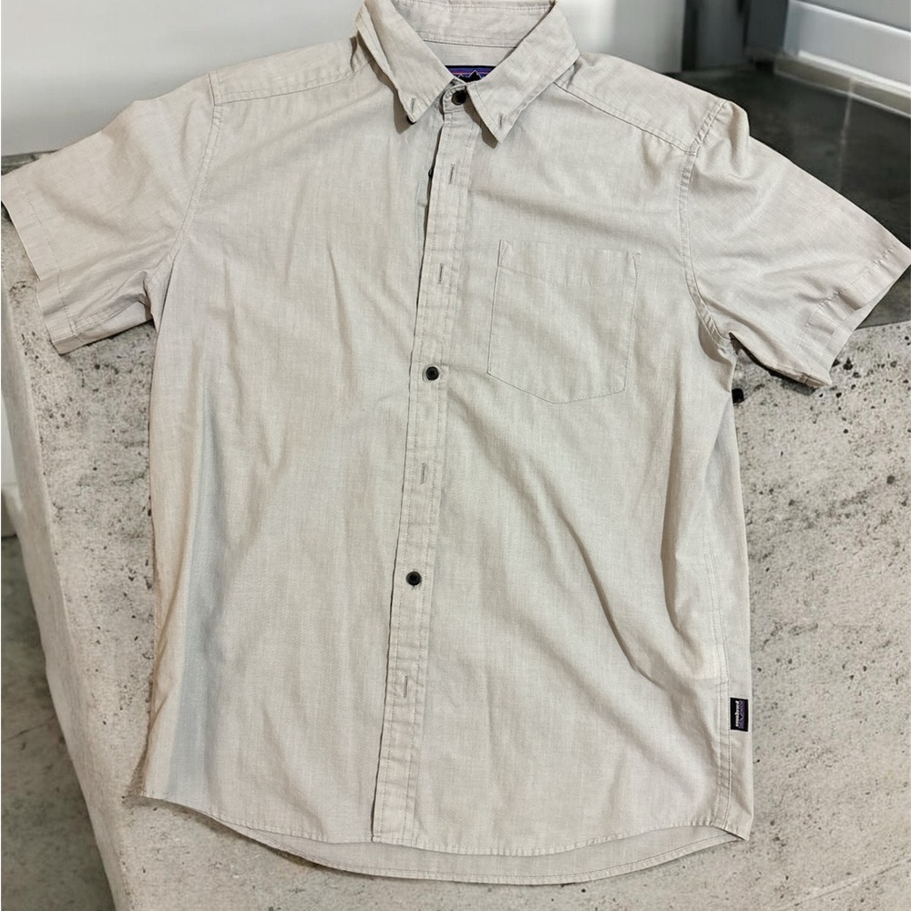 Patagonia Men's Casual Cream Button Down Shirt